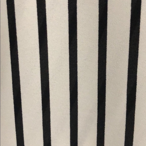 Express Striped Sleeveless Shirt - Picture 3 of 3